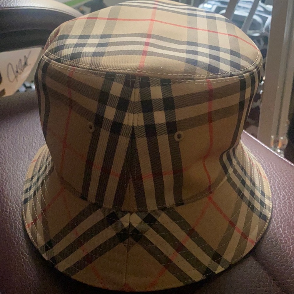 REAL Burberry bucket hat